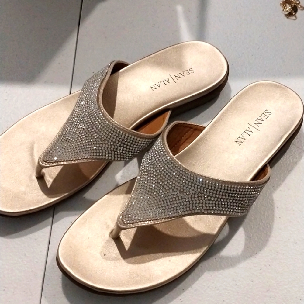 Sean Alan gorgeous rhinestone flip flops like new sz 8